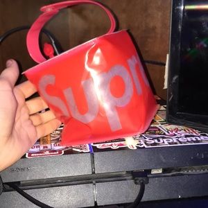 I’m selling  this supreme lantern